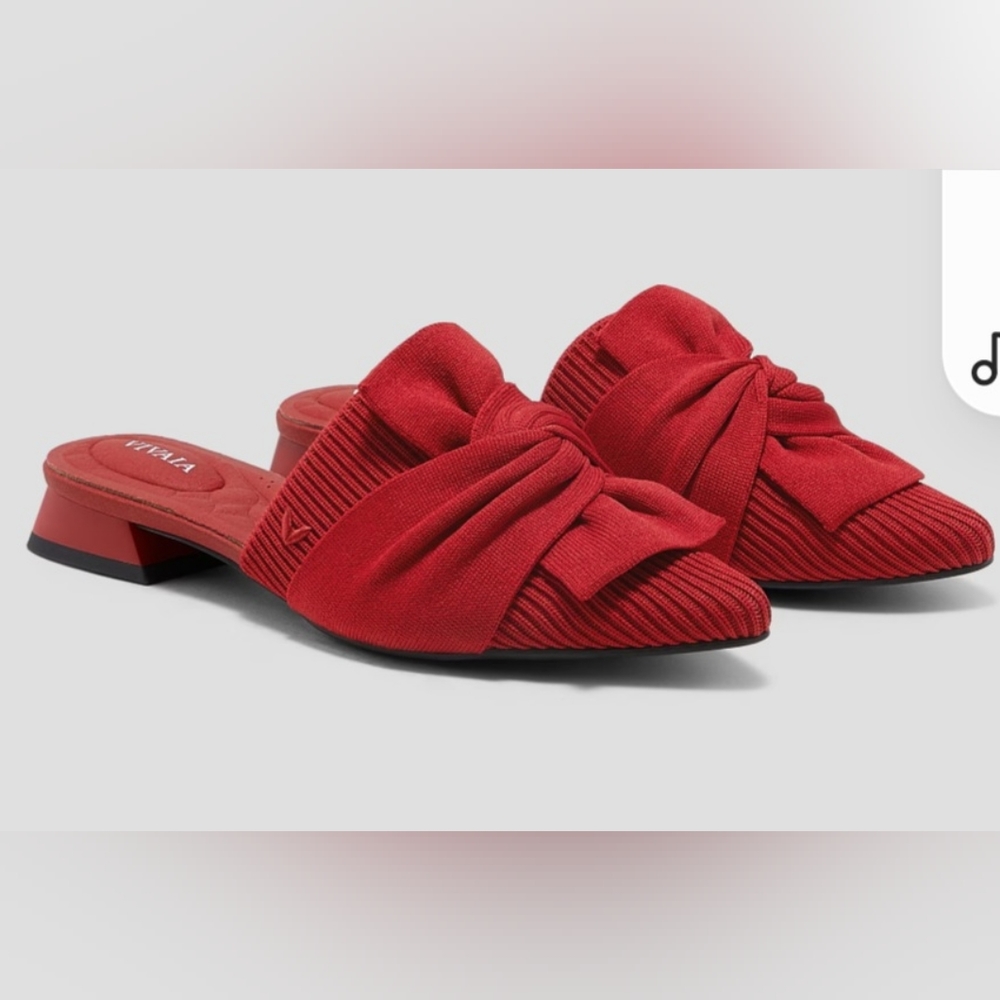 Pointed-Toe Knot Slides by Vivaia size 8 EUC